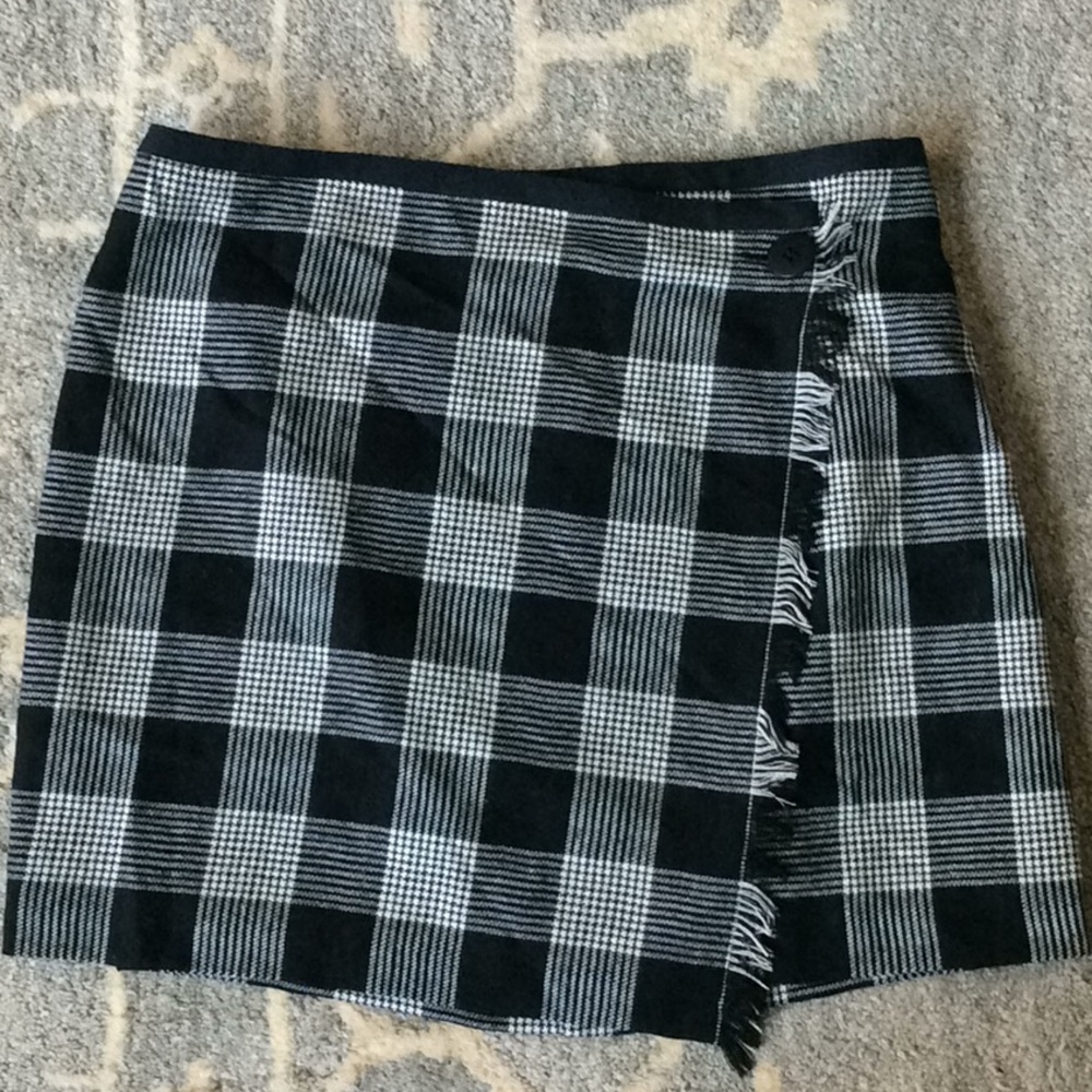 Madewell black/white plaid wrap skirt - EUC - 10